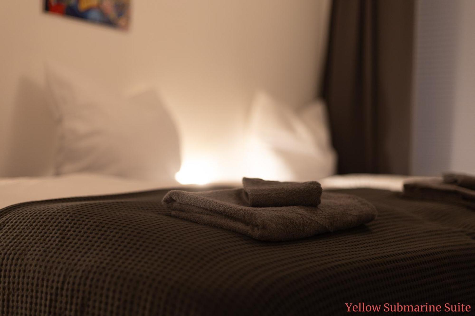 Ko-Living - Beatles Und Banksy Suites & Studios Am Eselsbrunnen - Altstadt - Kueche Halle  外观 照片